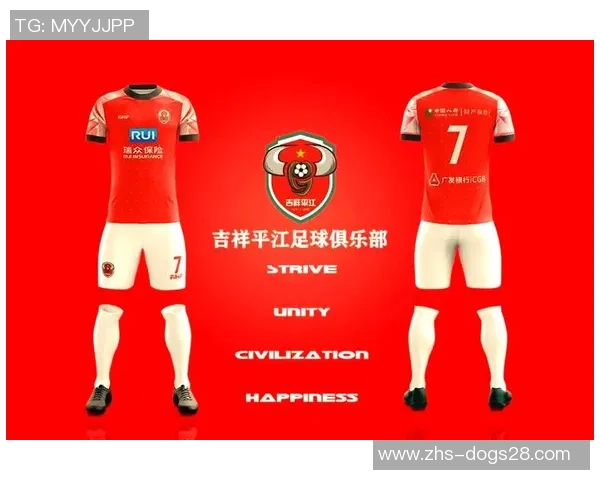 红色足球外套的时尚魅力与运动精神完美结合的潮流单品推荐